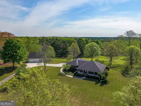 2117 W Grantville Rd, Grantville, GA 30220
