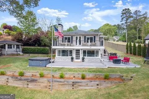 924 Pine Cir, Woodstock, GA 30189