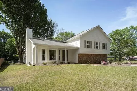 11 Parkmont Dr, Roswell, GA 30076