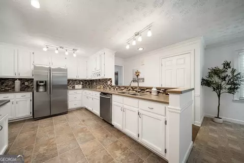 Kitchen - 3265 Heatheridge, Duluth, GA 30096 photo 3 of 4