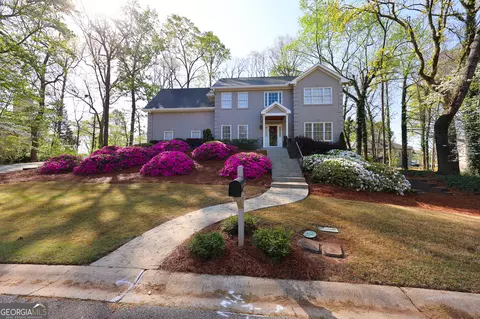 410 Falcon Creek Dr, Suwanee, GA 30024