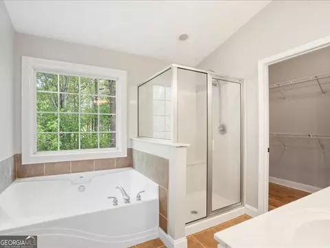 Bath - 1406 Morgans Blf, Monroe, GA 30656 photo 2 of 5