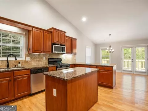 Kitchen - 1406 Morgans Blf, Monroe, GA 30656 photo 3 of 6