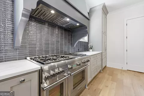 Kitchen - 1872 Hickory Rd, Chamblee, GA 30341 photo 5 of 6