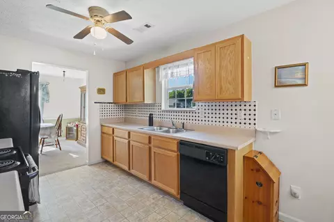 Kitchen - 398 Clydes Way, Jackson, GA 30233 photo 2 of 2