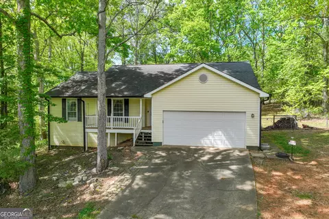 135 Redbud Ct, Senoia, GA 30276