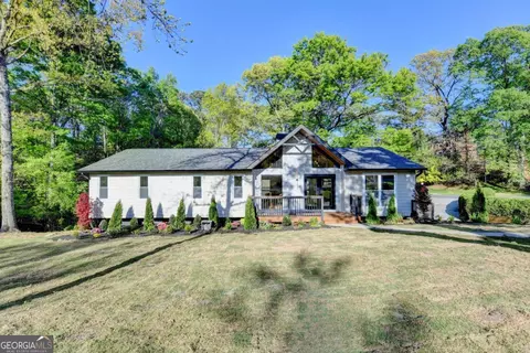 1695 Maple Ridge Dr, Suwanee, GA 30024