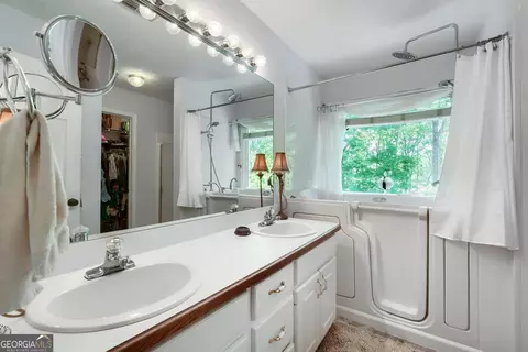 Bath - 2128 Cluster Ln, Grayson, GA 30017 photo 1 of 4