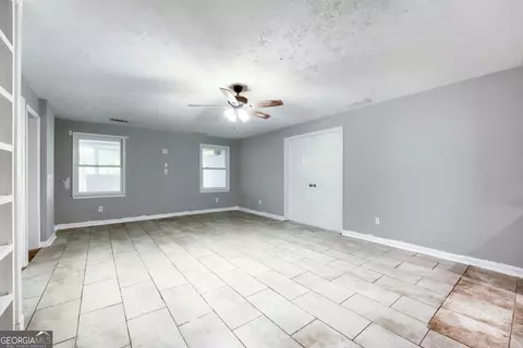Living - 2128 Cluster Ln, Grayson, GA 30017 photo 3 of 4
