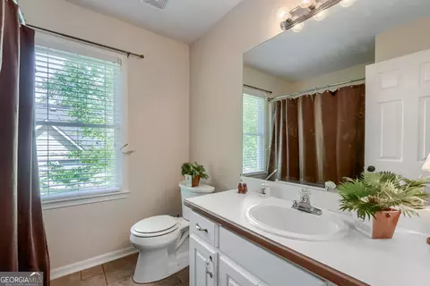 Bath - 2128 Cluster Ln, Grayson, GA 30017 photo 3 of 4