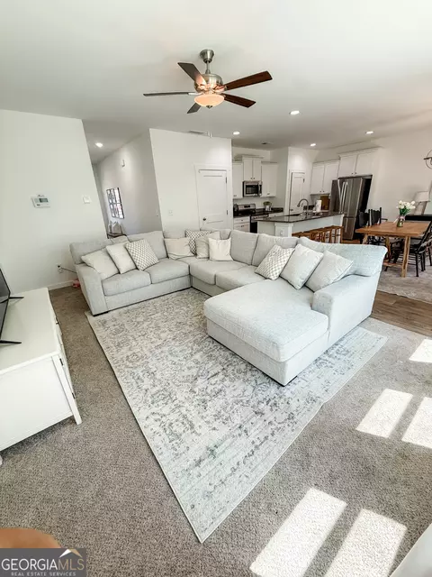 Living - 99 Boulder Dr, Toccoa, GA 30577 photo 1 of 2