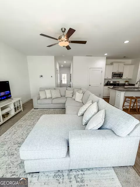 Living - 99 Boulder Dr, Toccoa, GA 30577 photo 2 of 2