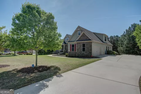 Exterior - 137 Kenmare Row, Tyrone, GA 30290 photo 10 of 14