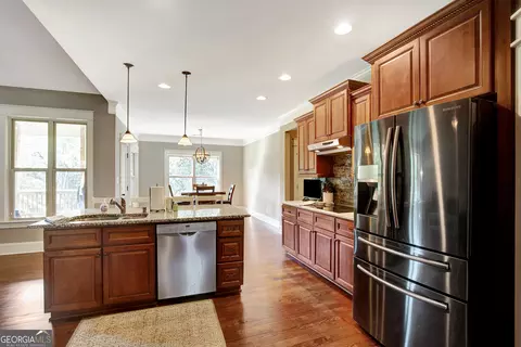 Kitchen - 137 Kenmare Row, Tyrone, GA 30290 photo 8 of 10