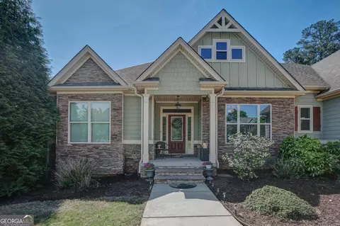 Exterior - 137 Kenmare Row, Tyrone, GA 30290 photo 5 of 14
