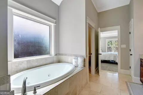 Bath - 137 Kenmare Row, Tyrone, GA 30290 photo 4 of 13