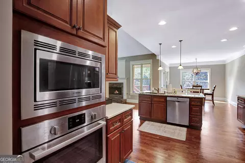 Kitchen - 137 Kenmare Row, Tyrone, GA 30290 photo 7 of 10