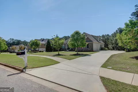 Exterior - 137 Kenmare Row, Tyrone, GA 30290 photo 9 of 14