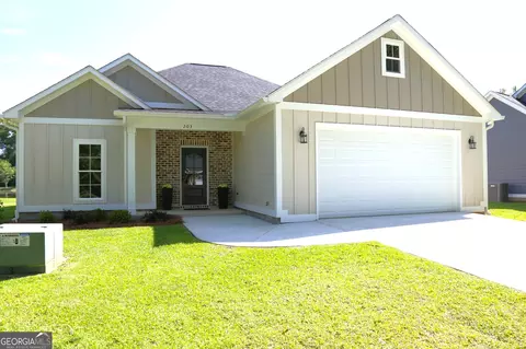 203 Saxton Pl, Leesburg, GA 31763