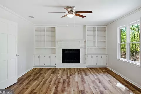 Living - 4599 Rex Rd, Rex, GA 30273 photo 4 of 5