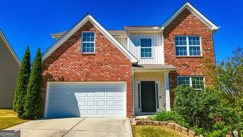 3835 Hawk Tail Dr, Loganville, GA 30052