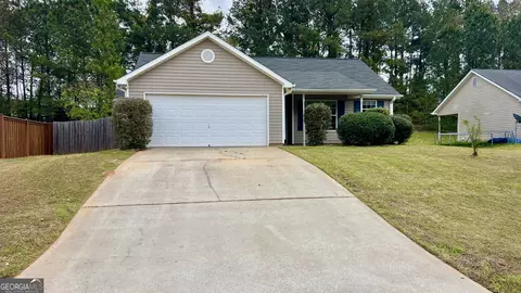 195 Creekside Dr, Grantville, GA 30220