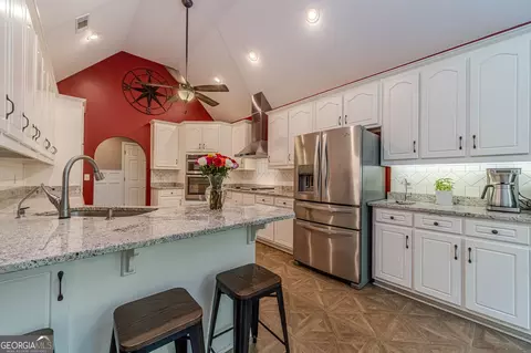 Kitchen - 4415 Locklin Rd, Monroe, GA 30655 photo 2 of 5
