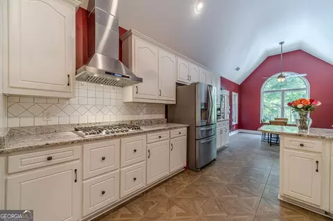Kitchen - 4415 Locklin Rd, Monroe, GA 30655 photo 3 of 5