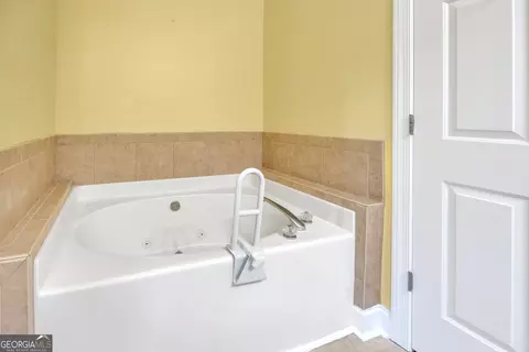 Bath - 10184 Malcolm Dr, Covington, GA 30014 photo 2 of 4