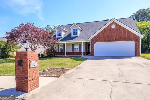 40 Honeyberry Ln, Rossville, GA 30741