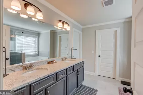 Bath - 43 Belmont Ct, Monroe, GA 30655 photo 2 of 4