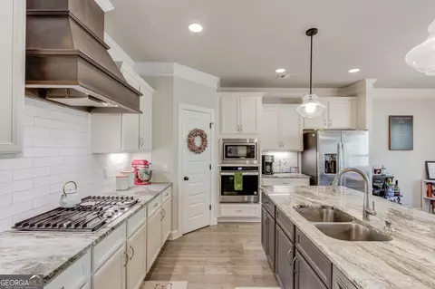 Kitchen - 43 Belmont Ct, Monroe, GA 30655 photo 3 of 4