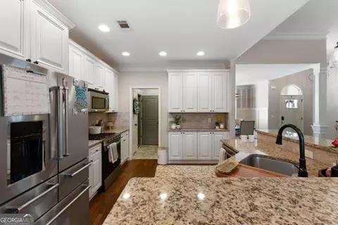 Kitchen - 25 Linda Rd SW, Euharlee, GA 30120 photo 2 of 5