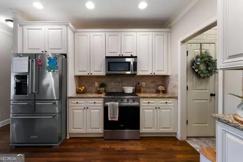 Kitchen - 25 Linda Rd SW, Euharlee, GA 30120 photo 1 of 5
