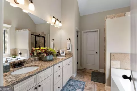 Bath - 25 Linda Rd SW, Euharlee, GA 30120 photo 1 of 6