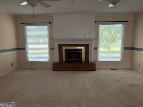 Living - 403 Payne Pl, Dublin, GA 31021 photo 7 of 9