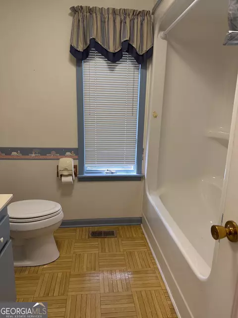 Bath - 403 Payne Pl, Dublin, GA 31021 photo 1 of 4