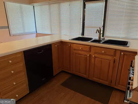 Kitchen - 403 Payne Pl, Dublin, GA 31021 photo 5 of 6
