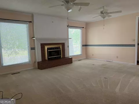 Living - 403 Payne Pl, Dublin, GA 31021 photo 9 of 9