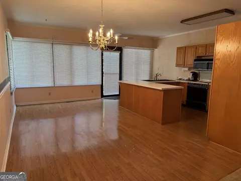 Living - 403 Payne Pl, Dublin, GA 31021 photo 5 of 9