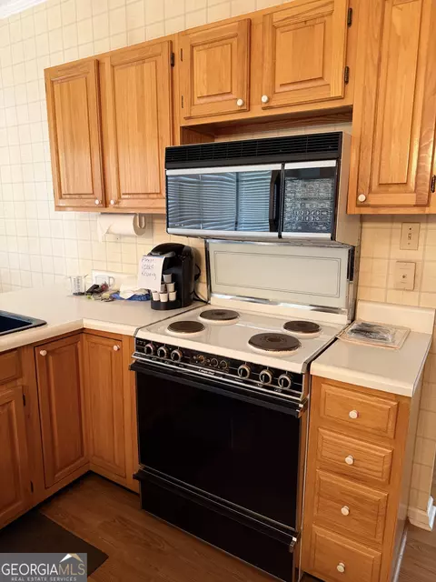 Kitchen - 403 Payne Pl, Dublin, GA 31021 photo 6 of 6