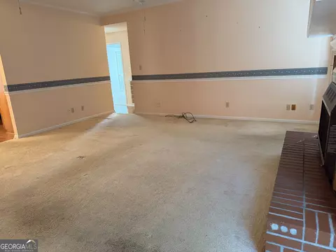 Living - 403 Payne Pl, Dublin, GA 31021 photo 3 of 9