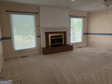 Living - 403 Payne Pl, Dublin, GA 31021 photo 6 of 9
