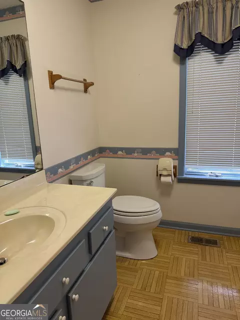 Bath - 403 Payne Pl, Dublin, GA 31021 photo 2 of 4