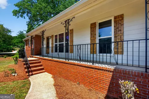 Exterior - 406 Ashford Cir, Lagrange, GA 30240 photo 8 of 9