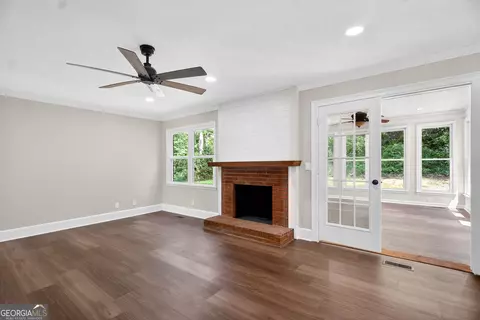 Living - 406 Ashford Cir, Lagrange, GA 30240 photo 5 of 5