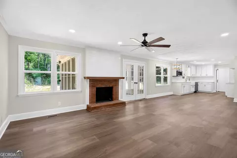 Living - 406 Ashford Cir, Lagrange, GA 30240 photo 4 of 5