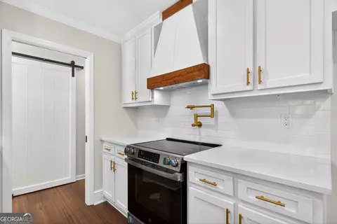 Kitchen - 406 Ashford Cir, Lagrange, GA 30240 photo 2 of 2