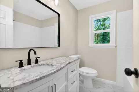 Bath - 406 Ashford Cir, Lagrange, GA 30240 photo 7 of 7
