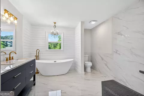 Bath - 406 Ashford Cir, Lagrange, GA 30240 photo 1 of 7